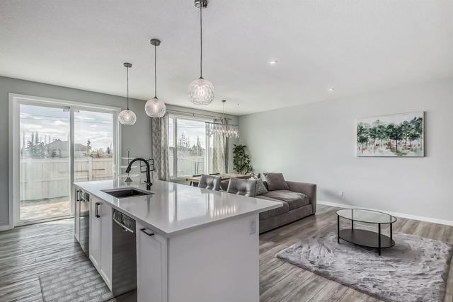 210 West Grove Lane Sw, House detached with 4 bedrooms, 3 bathrooms and 4 parking in Calgary AB | Image 6