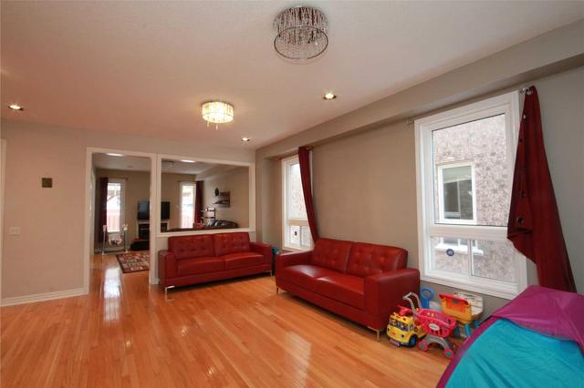 3582 Fountain Park Ave, House detached with 5 bedrooms, 3 bathrooms and 2 parking in Mississauga ON | Image 2