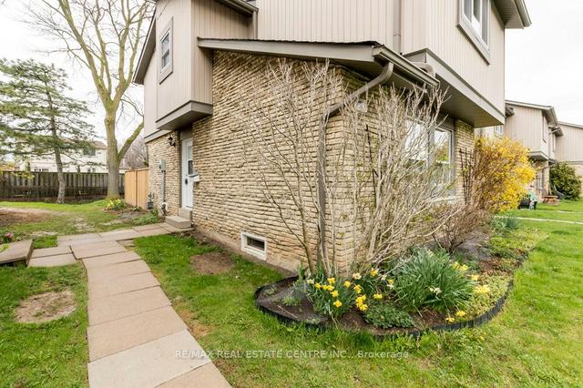 314 Wilson Dr, Townhouse with 3 bedrooms, 2 bathrooms and 1 parking in Milton ON | Image 29