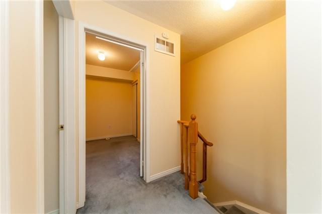 45 - 42 Pinery Tr, Townhouse with 3 bedrooms, 2 bathrooms and 2 parking in Toronto ON | Image 11