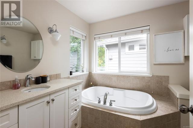 539 Caselton Pl, House detached with 4 bedrooms, 4 bathrooms and 4 parking in Saanich BC | Image 25