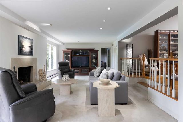 123 Tavistock Sq, House detached with 4 bedrooms, 3 bathrooms and 6 parking in Oakville ON | Image 2