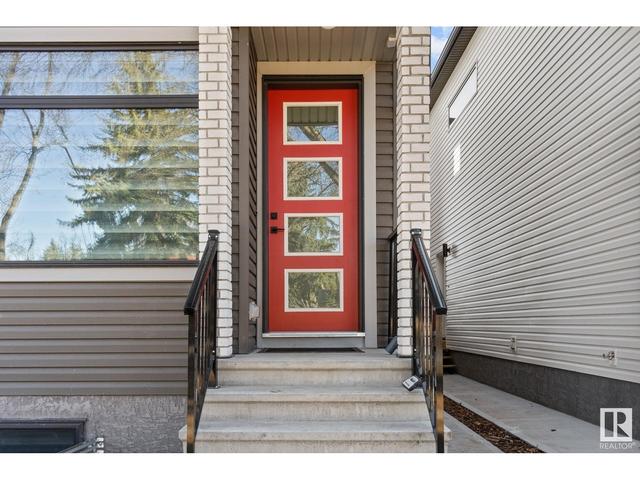 10531 67 Av Nw, House detached with 6 bedrooms, 4 bathrooms and null parking in Edmonton AB | Image 2