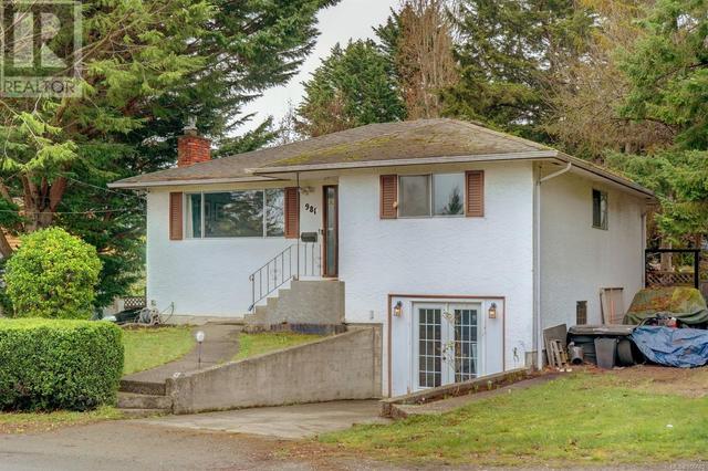 981 Kenneth St, House detached with 3 bedrooms, 2 bathrooms and 2 parking in Saanich BC | Image 1