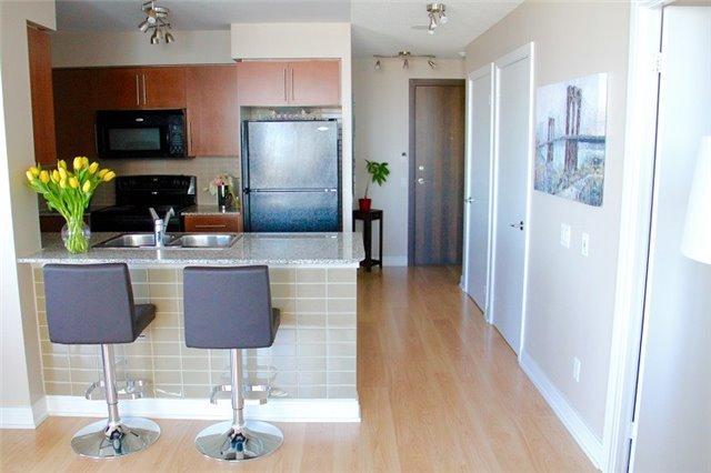 1133 - 35 Viking Lane, Condo with 2 bedrooms, 2 bathrooms and 1 parking in Toronto ON | Image 3
