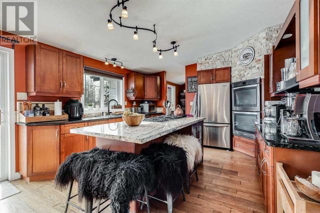 4224 Township Road 300 Townline, House detached with 2 bedrooms, 2 bathrooms and 99 parking in Mountain View County AB | Image 3