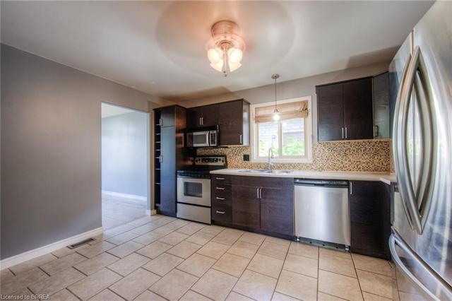 97 Anastasia Crescent, House detached with 3 bedrooms, 2 bathrooms and 4 parking in Brantford ON | Image 12