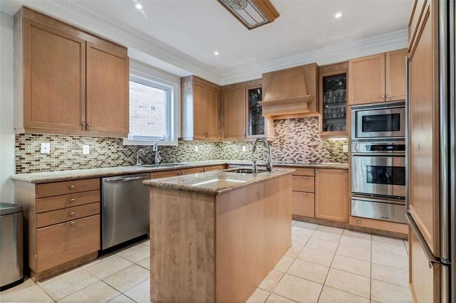 21 Mastwood Cres, House detached with 4 bedrooms, 4 bathrooms and 4 parking in Toronto ON | Image 18