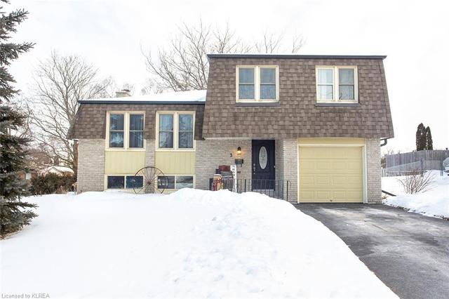 3 Daniel Court, House detached with 3 bedrooms, 1 bathrooms and 3 parking in Kawartha Lakes ON | Image 3