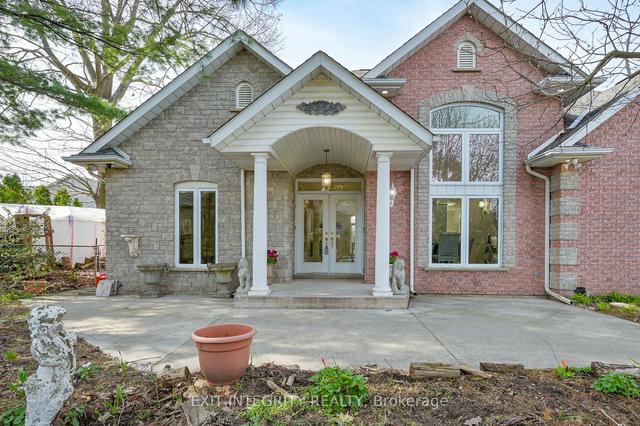 5715 Magnolia Dr, House detached with 3 bedrooms, 3 bathrooms and 6 parking in Niagara Falls ON | Image 3