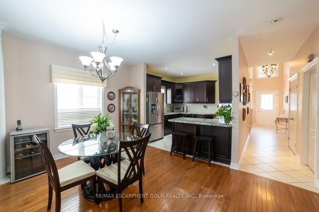 63 Davis Cres, House detached with 3 bedrooms, 3 bathrooms and 6 parking in Hamilton ON | Image 3