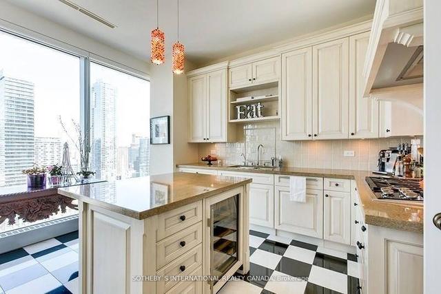 2602 - 183 Wellington St W, Condo with 1 bedrooms, 2 bathrooms and 1 parking in Toronto ON | Image 3