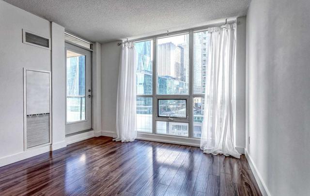 1004 - 16 Yonge St, Condo with 1 bedrooms, 1 bathrooms and 1 parking in Toronto ON | Image 11