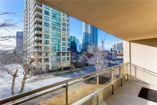 209 - 256 Doris Ave, Condo with 2 bedrooms, 2 bathrooms and 1 parking in Toronto ON | Image 2