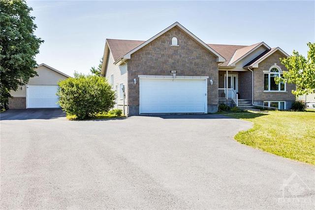 1946 Farisita Drive, House detached with 4 bedrooms, 3 bathrooms and 8 parking in Ottawa ON | Image 2