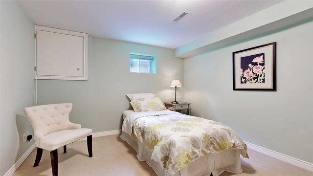 27 Regency Sq, House detached with 4 bedrooms, 3 bathrooms and 5 parking in Toronto ON | Image 24