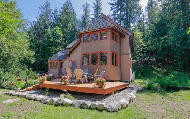8496 B Procter East Road, House detached with 3 bedrooms, 2 bathrooms and null parking in Central Kootenay E BC | Image 2