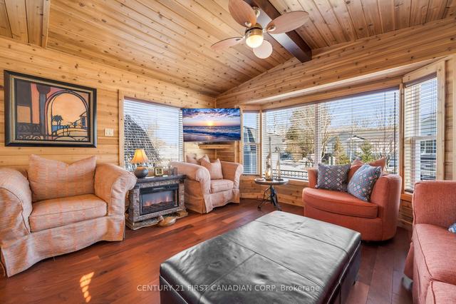 54 Lakeshore Dr, Condo with 2 bedrooms, 2 bathrooms and 3 parking in Puslinch ON | Image 5