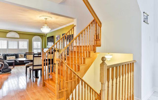 8 Margaret Rose Crt, House detached with 3 bedrooms, 4 bathrooms and 4 parking in Toronto ON | Image 15