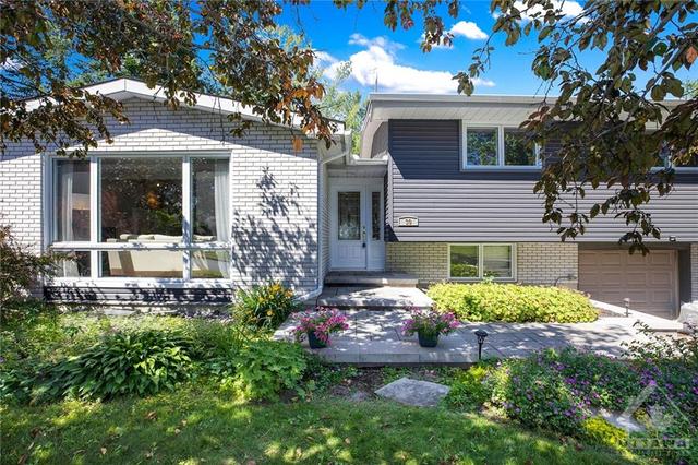 30 Dickson Street, House detached with 3 bedrooms, 3 bathrooms and 3 parking in Ottawa ON | Image 1