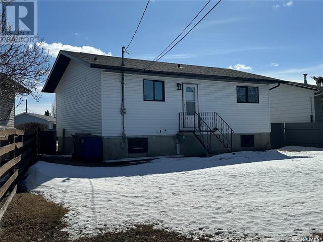 129 Birch Place, House detached with 4 bedrooms, 1 bathrooms and null parking in Shellbrook SK | Image 2