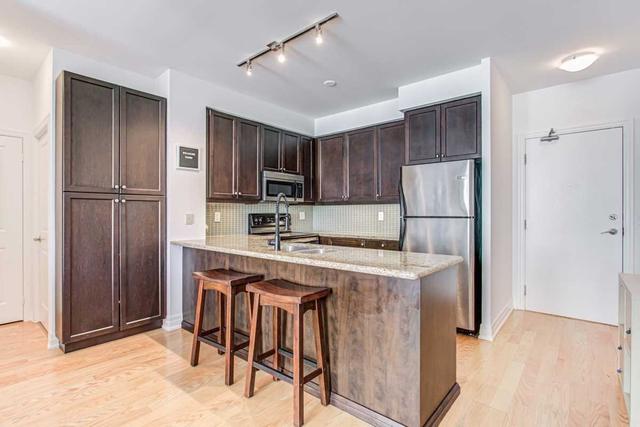 1305 - 500 St Clair Ave W, Condo with 2 bedrooms, 2 bathrooms and 1 parking in Toronto ON | Image 2