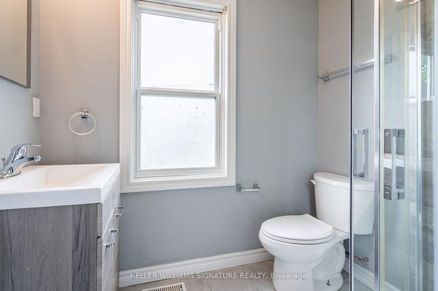 8 Kent St, House detached with 2 bedrooms, 1 bathrooms and 3 parking in St. Catharines ON | Image 5