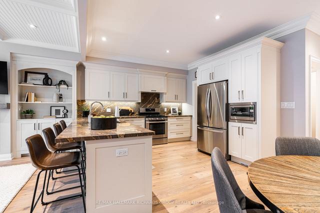 48 Valhalla Blvd, House detached with 4 bedrooms, 4 bathrooms and 3 parking in Toronto ON | Image 2