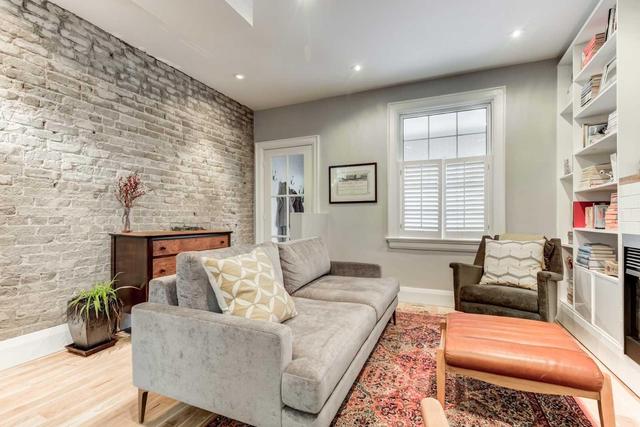 568 Woodbine Ave, House semidetached with 2 bedrooms, 3 bathrooms and 1 parking in Toronto ON | Image 3