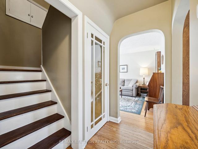 27 Yorkview Dr, House detached with 3 bedrooms, 2 bathrooms and 3 parking in Toronto ON | Image 8