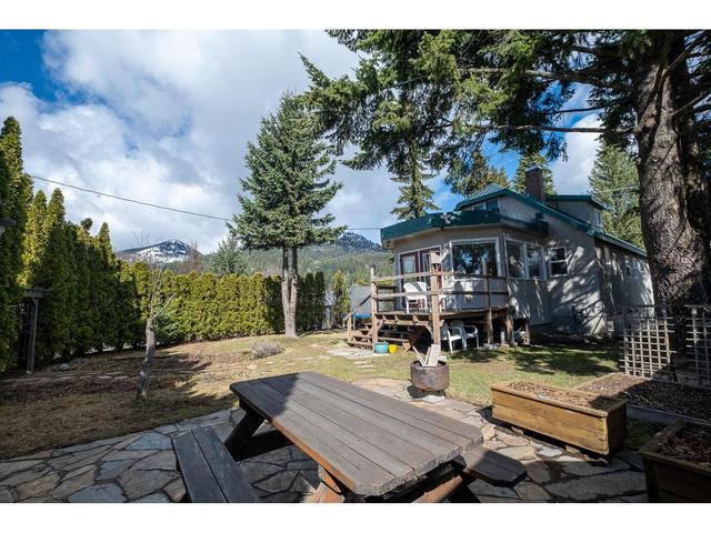 2111 Second Avenue, House detached with 3 bedrooms, 2 bathrooms and null parking in Rossland BC | Image 1