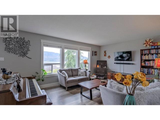 5286 Huston Road, House detached with 3 bedrooms, 2 bathrooms and 6 parking in Peachland BC | Image 8