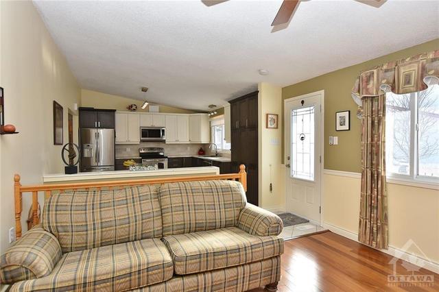 8 Andover Place, House detached with 4 bedrooms, 2 bathrooms and 4 parking in Ottawa ON | Image 9