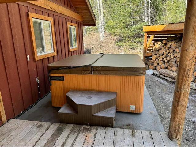 644 Golden Donald Upper Rd, House detached with 4 bedrooms, 2 bathrooms and null parking in Columbia Shuswap A BC | Image 6