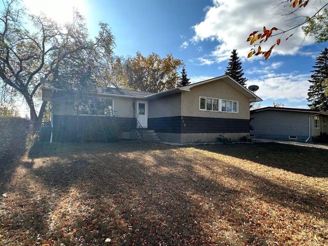 505 4 Street S, House detached with 2 bedrooms, 2 bathrooms and 2 parking in Vulcan AB | Image 2