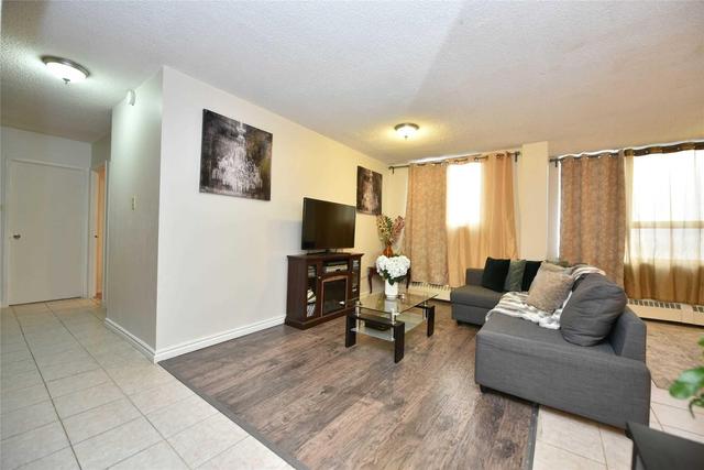 502 - 940 Caledonia Rd, Condo with 3 bedrooms, 1 bathrooms and 1 parking in Toronto ON | Image 7