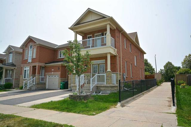 70 Tobermory Cres, House detached with 3 bedrooms, 4 bathrooms and 3 parking in Brampton ON | Image 2