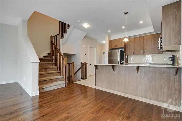 b - 199 Shinny Avenue, Townhouse with 3 bedrooms, 3 bathrooms and 2 parking in Ottawa ON | Image 9