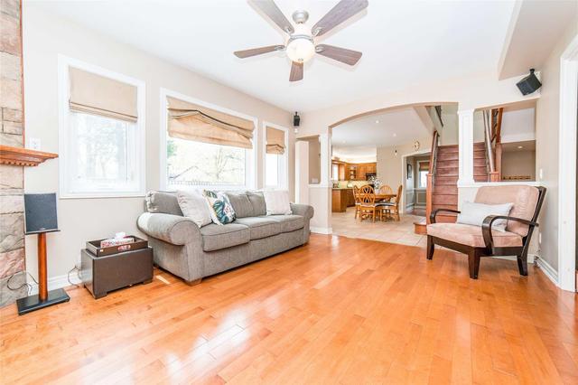 16 Tanis Cres, House detached with 4 bedrooms, 4 bathrooms and 4 parking in Toronto ON | Image 5