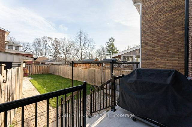 19 Bartonville Ave W, House detached with 3 bedrooms, 2 bathrooms and 1 parking in Toronto ON | Image 17