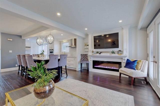 477 Galedowns Crt, House semidetached with 3 bedrooms, 3 bathrooms and 5 parking in Mississauga ON | Image 3