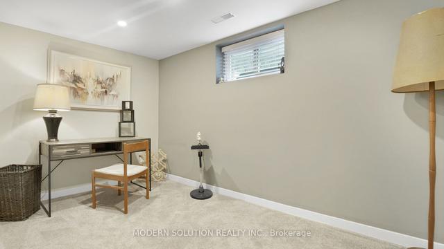 54 Dumbarton St, House detached with 2 bedrooms, 2 bathrooms and 5 parking in Guelph ON | Image 24