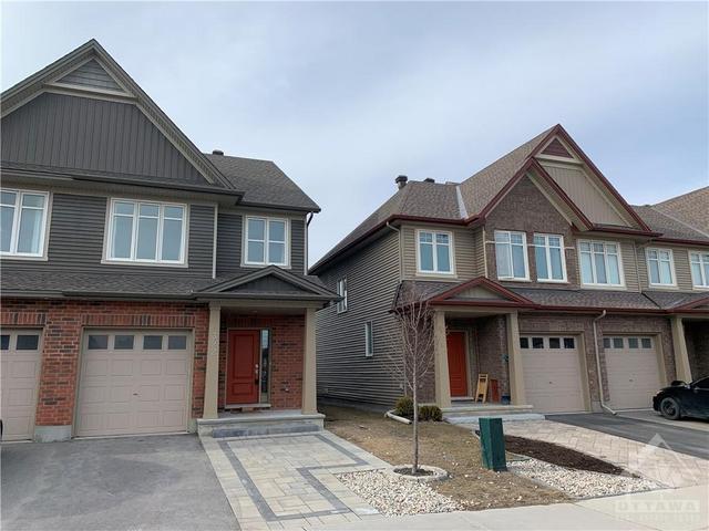 322 Fergus Crescent, Townhouse with 3 bedrooms, 3 bathrooms and 2 parking in Ottawa ON | Image 1