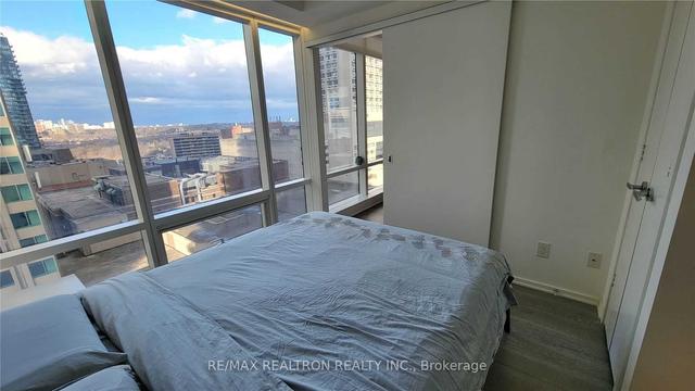 1301 - 1 Bloor St E, Condo with 2 bedrooms, 2 bathrooms and 0 parking in Toronto ON | Image 4