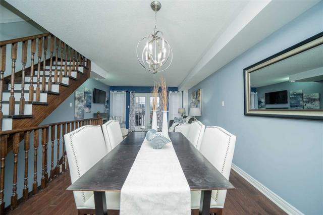 212 Scarborough Golf Clb Rd, House attached with 3 bedrooms, 3 bathrooms and 2 parking in Toronto ON | Image 4