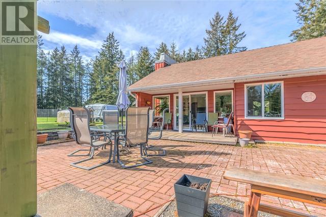 2050 Sanders Rd, House detached with 4 bedrooms, 3 bathrooms and 4 parking in Nanaimo E BC | Image 2