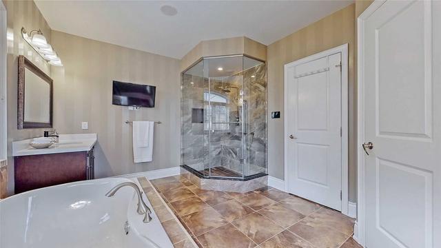 176 Orleans Circ, House detached with 5 bedrooms, 6 bathrooms and 7 parking in Vaughan ON | Image 16