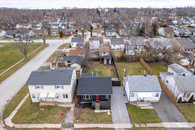 6277 Cadham St, House detached with 2 bedrooms, 1 bathrooms and 2 parking in Niagara Falls ON | Image 17