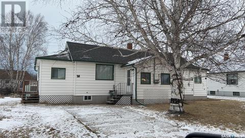 26 2nd Avenue Ne, House detached with 3 bedrooms, 2 bathrooms and null parking in Preeceville SK | Card Image
