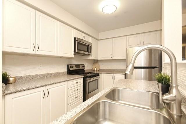 67 Connell Lane, Townhouse with 3 bedrooms, 3 bathrooms and 2 parking in Clarington ON | Image 3